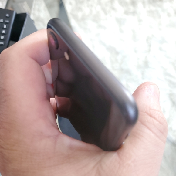 Unlocked Apple iPhone 8 64GB Space Grey - Picture 3 of 6